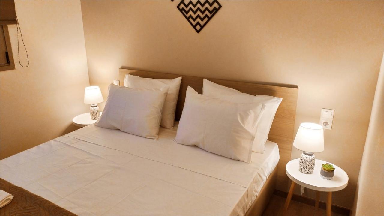 Uni Island - Old Town Suites Iraklion Buitenkant foto