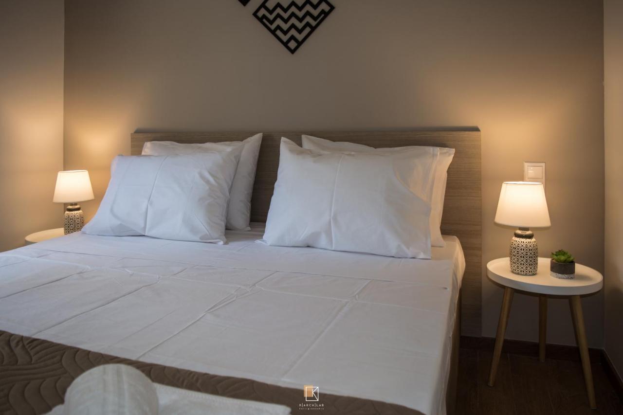 Uni Island - Old Town Suites Iraklion Buitenkant foto